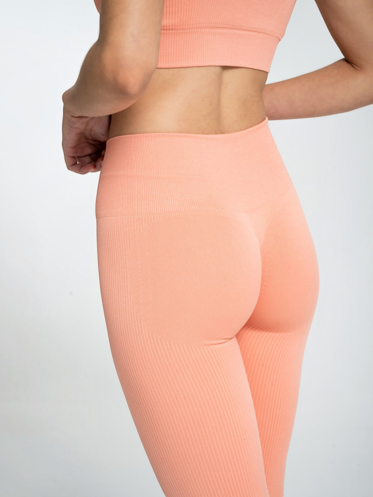 W-Flow Seamless V-Neck Adjustable Strap Ribbed 2-Piece Workout Set (Bra & Leggings)