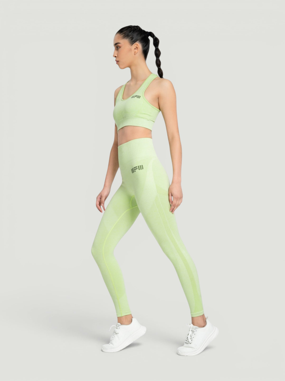W-Aura Seamless Push-Up Sports Bra