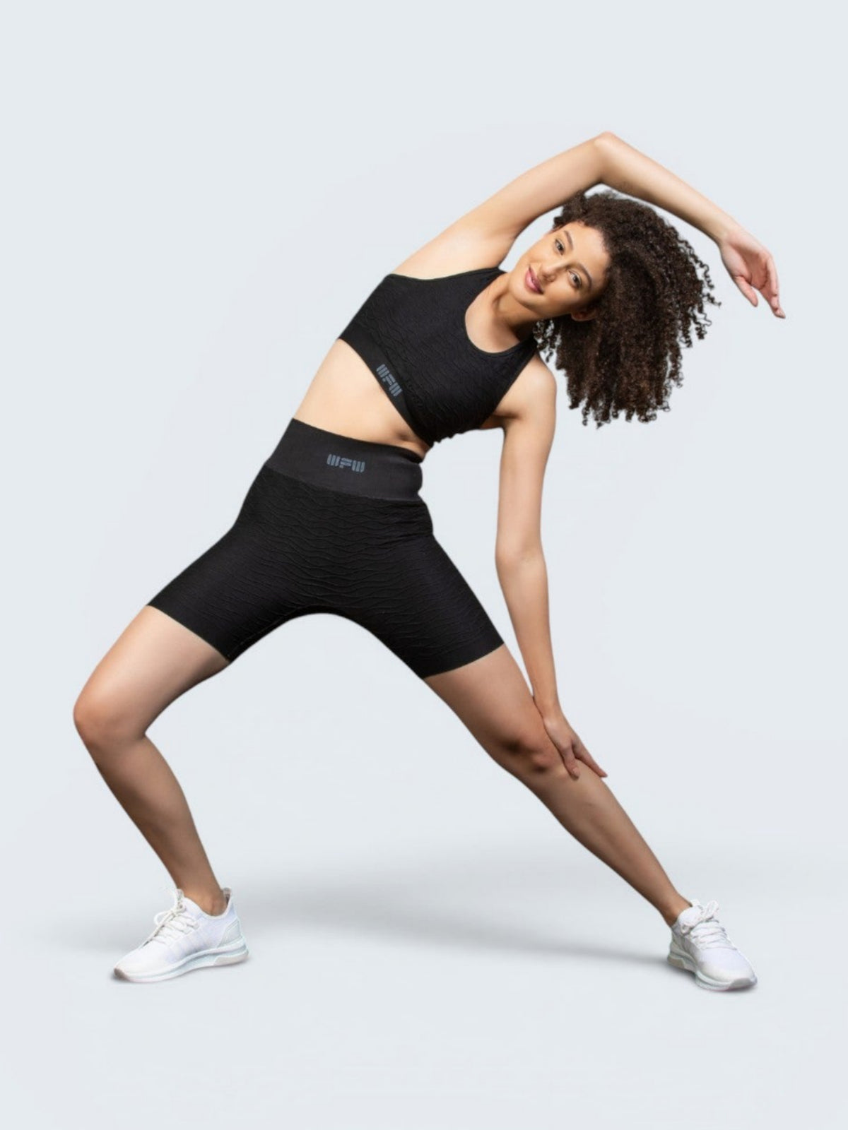 W-Wave Needle Folded Seamless Shorts Set (Bra & Shorts)