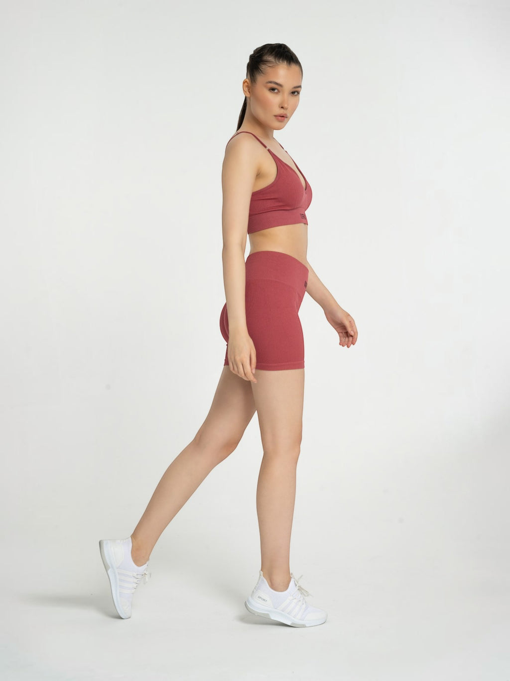 W-Neck Seamless V-Neck Adjustable Strap Ribbed 2-Piece Workout Shorts Set (Bra & Biker Shorts)