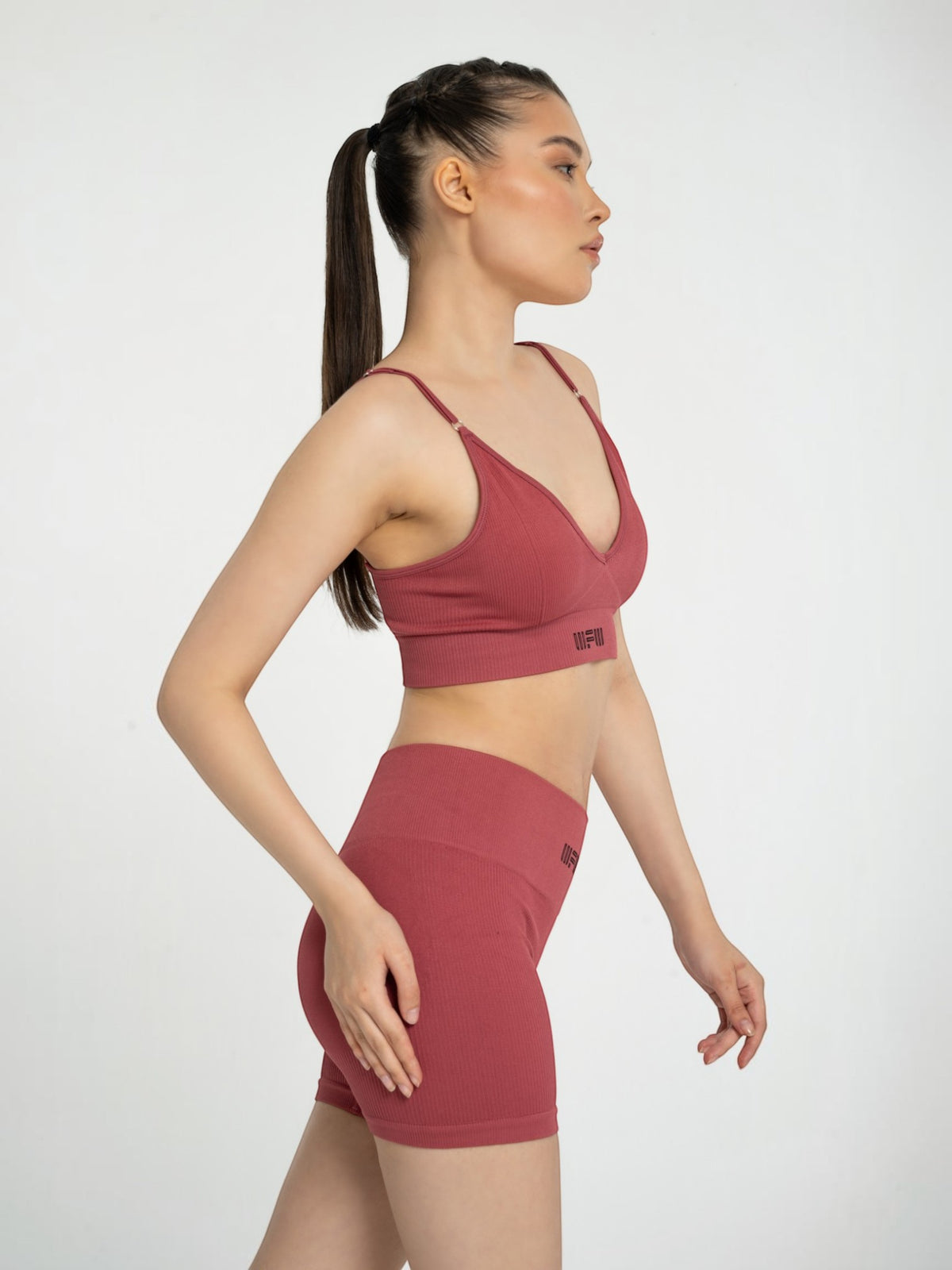 W-Neck Seamless V-Neck Adjustable Strap Ribbed 2-Piece Workout Shorts Set (Bra & Biker Shorts)