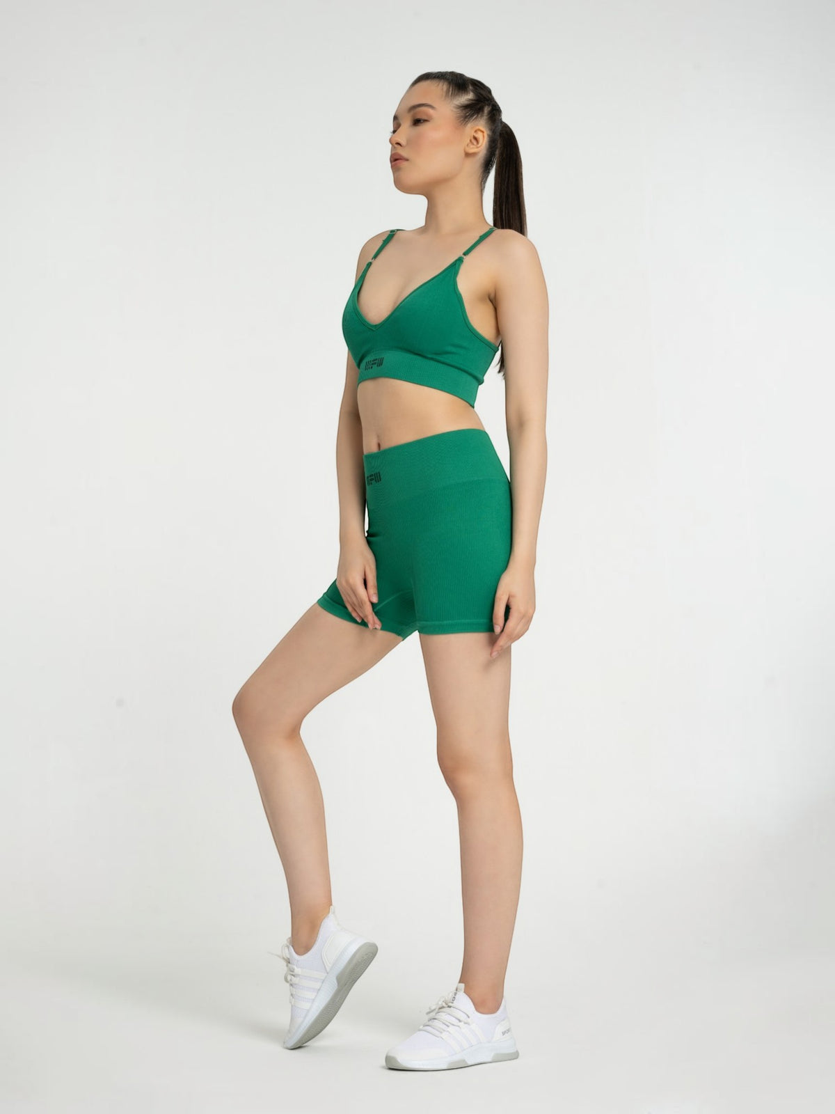 W-Neck Seamless V-Neck Adjustable Strap Ribbed 2-Piece Workout Shorts Set (Bra & Biker Shorts)
