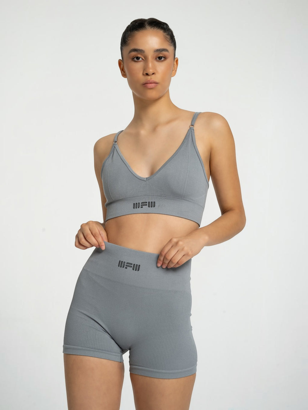 W-Neck Seamless V-Neck Adjustable Strap Ribbed 2-Piece Workout Shorts Set (Bra & Biker Shorts)