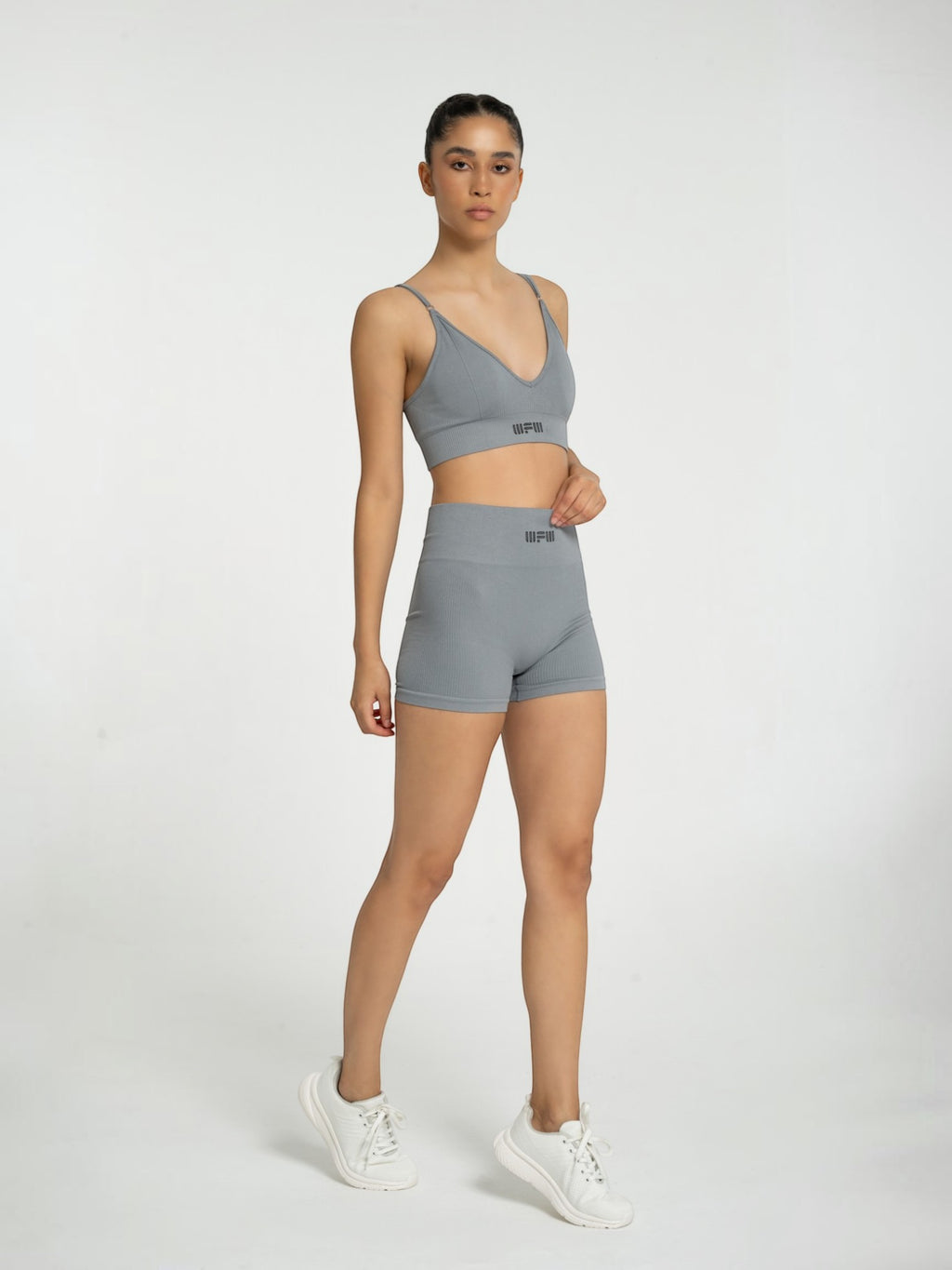 W-Neck Seamless V-Neck Adjustable Strap Ribbed 2-Piece Workout Shorts Set (Bra & Biker Shorts)